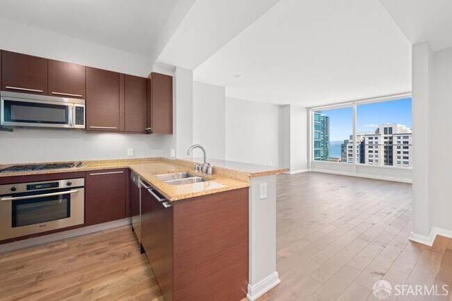 Building Photo - 425 1st St