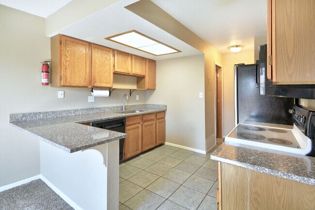 Building Photo - 2 Bed 3 Bath Townhome Minutes From Peterson Air Force Base!!!