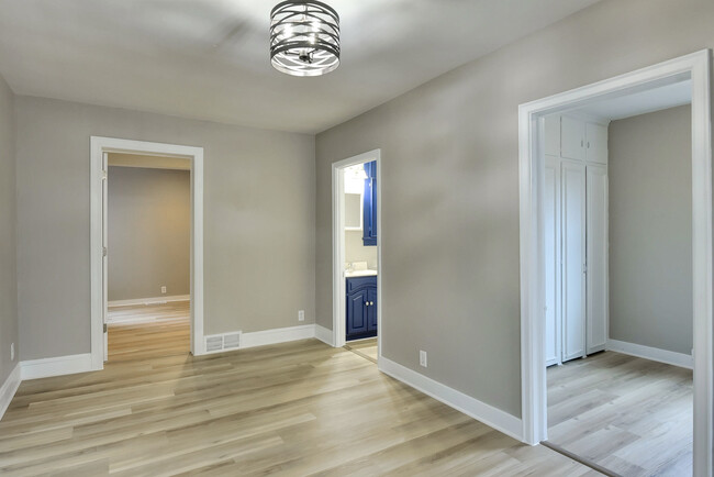 Building Photo - 830 S 50th St
