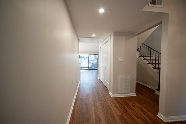 Building Photo - 750 Shaker Dr