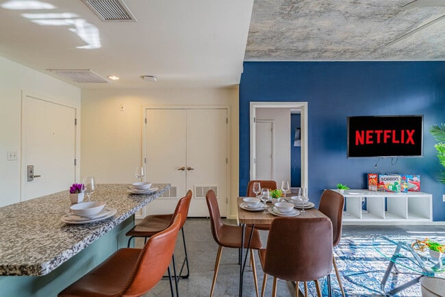 Building Photo - 333 E Roosevelt St