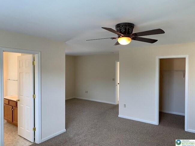 Building Photo - 6870 Hunt Dr