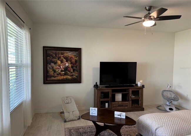 Building Photo - 324 Sofia Ln