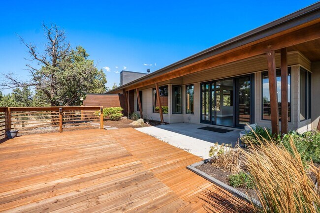 Building Photo - 64144 Pioneer Loop