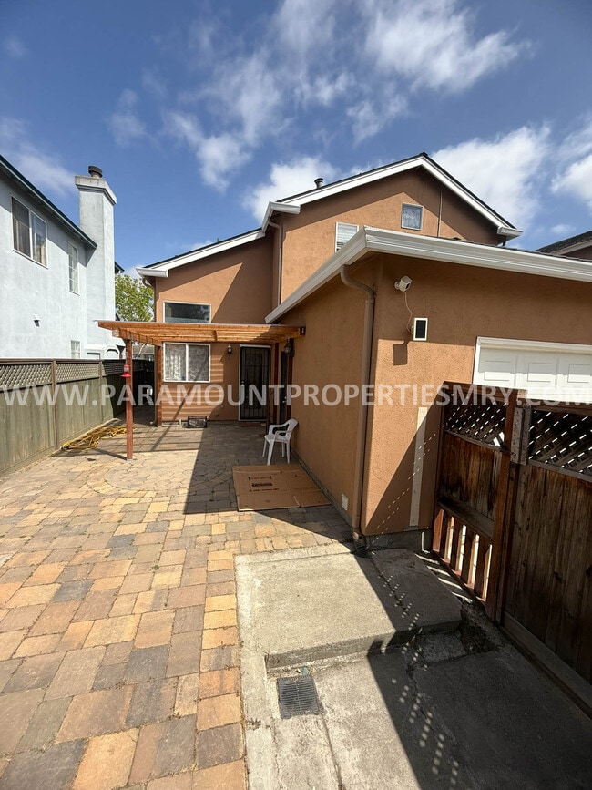 Building Photo - 1629 Beacon Hill Dr