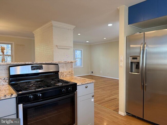 Building Photo - 5206 Easton Dr