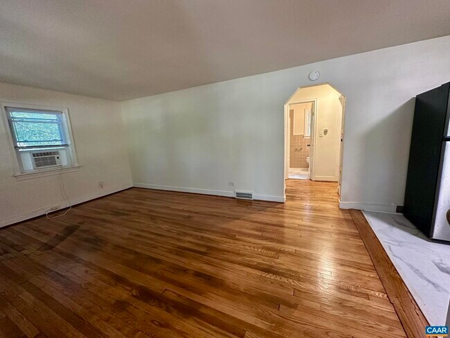 Building Photo - 2337 Highland Ave