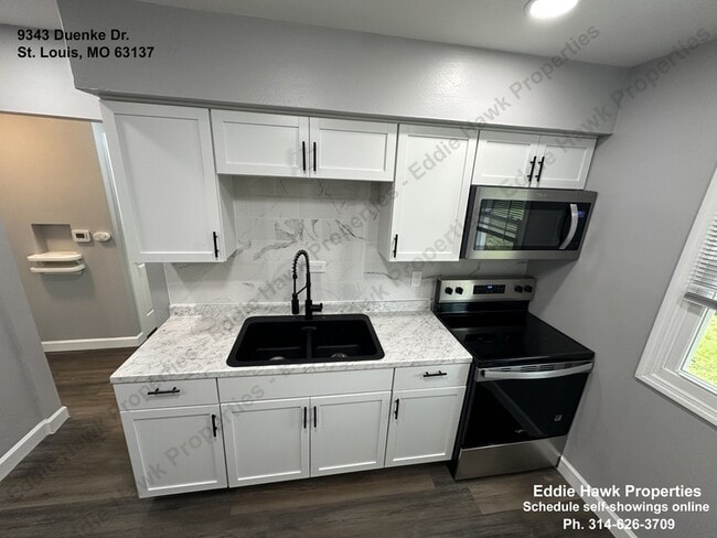 Building Photo - 9343 Duenke Dr