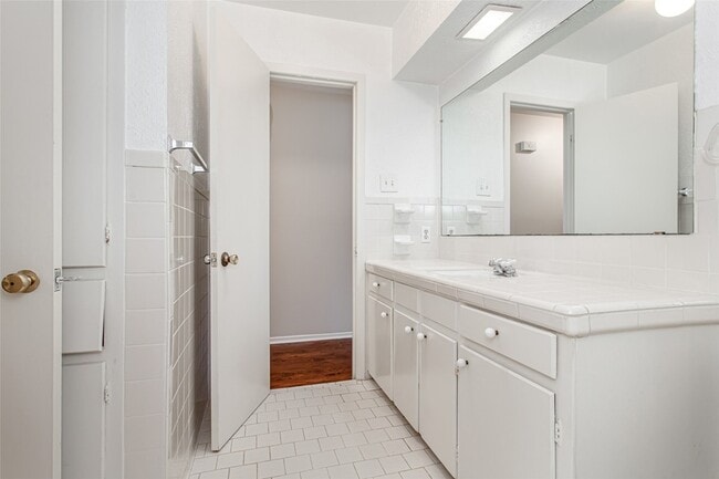 Building Photo - 7549 Brentcove Cir
