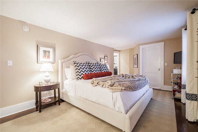 Building Photo - 230 San Gabriel Dr