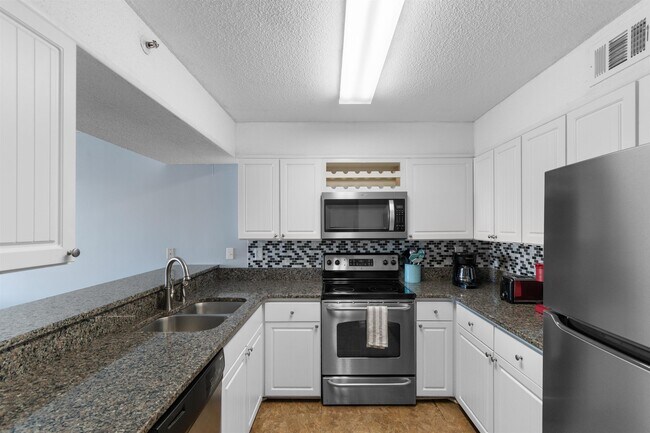 Building Photo - 1425 S Ocean Blvd