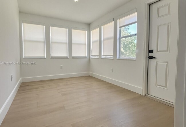 Building Photo - 125 Frow Ave