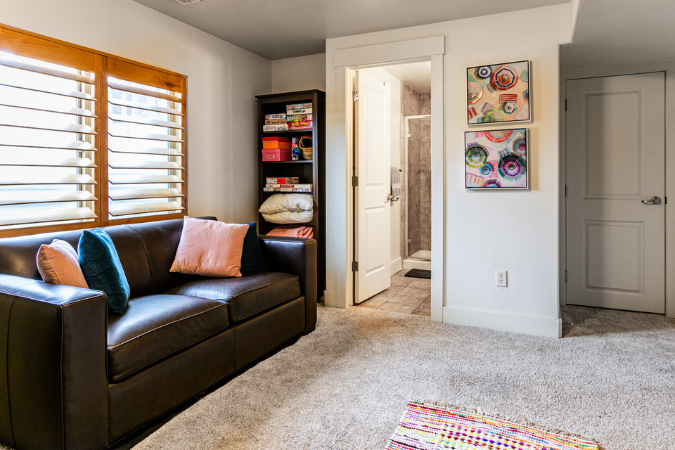 Lower Level bedroom - 5489 Luge Ln