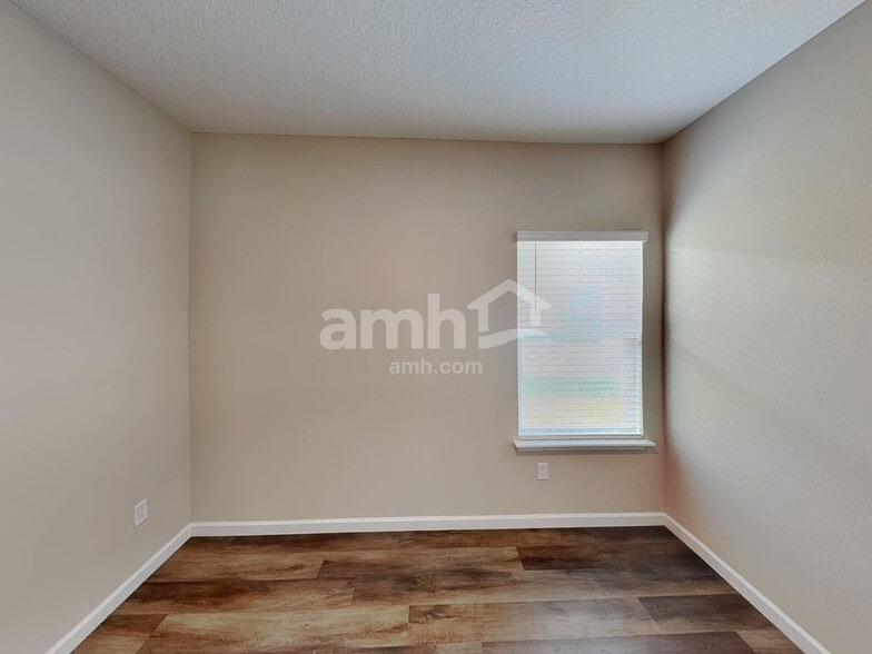 Building Photo - 70 Hemlock Point