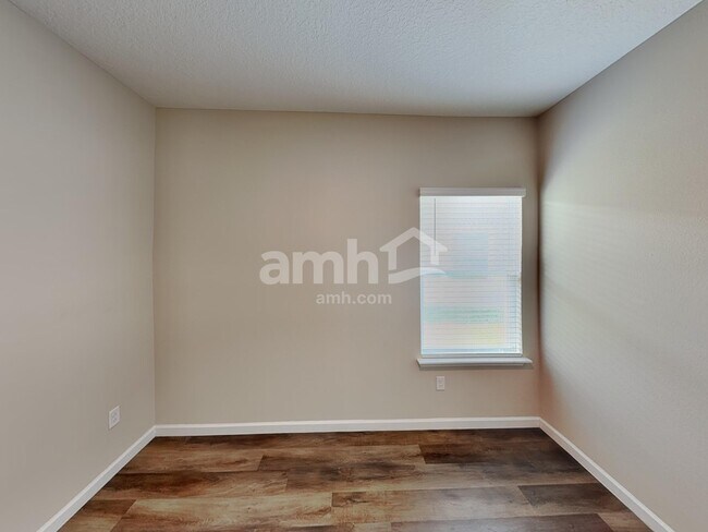 Building Photo - 70 Hemlock Point