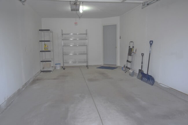 Building Photo - 352 E Newsome Park Ln