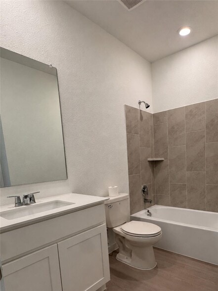 Building Photo - 635 Stud Dr