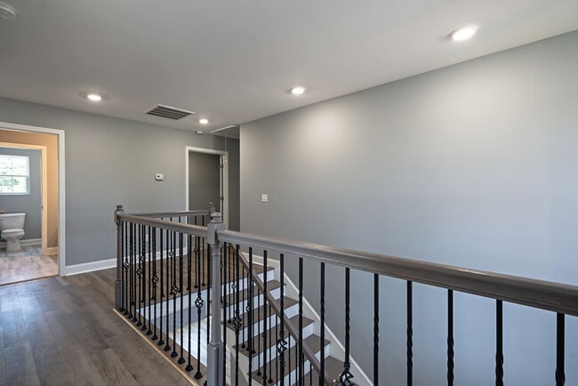 Building Photo - 281 Cypress Creek Dr NE