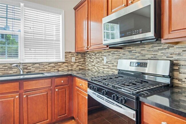 Building Photo - 440 Bayswater Way