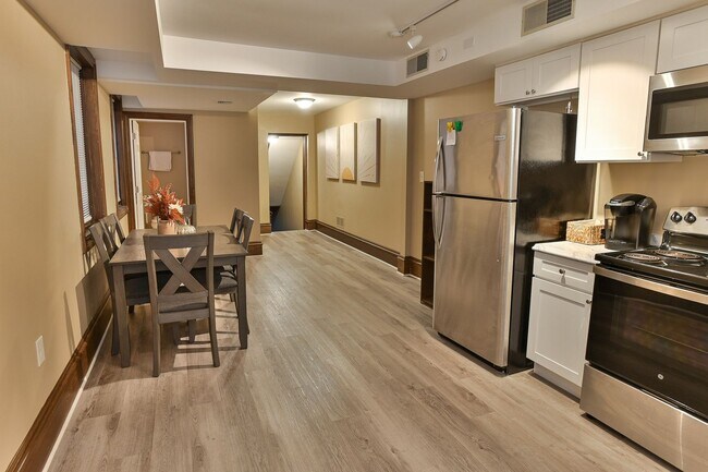 Building Photo - 119 Locust St