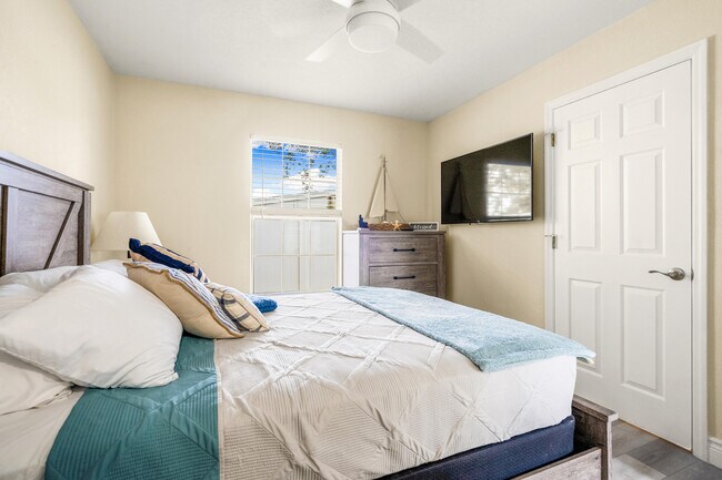 Building Photo - 1510 3rd Ct