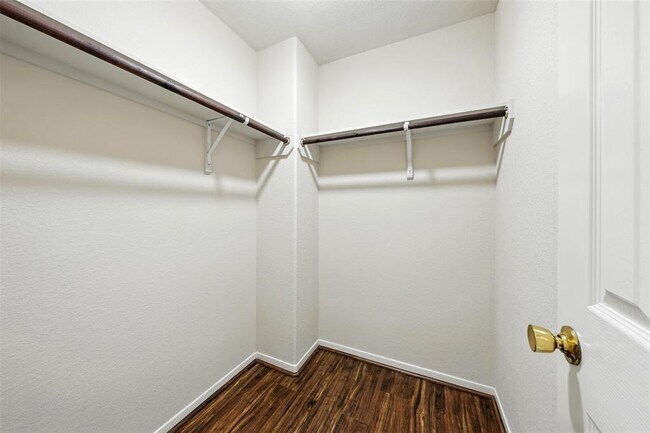 Building Photo - 3146 Madison Elm St