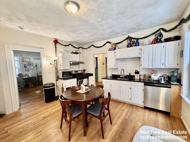 Building Photo - 30 Egleston St