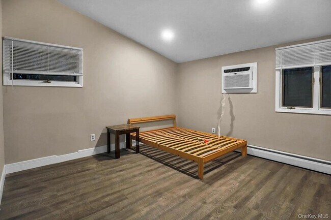 Building Photo - 44 University Heights Dr
