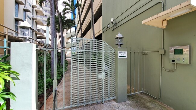 Building Photo - 2211 Ala Wai Blvd