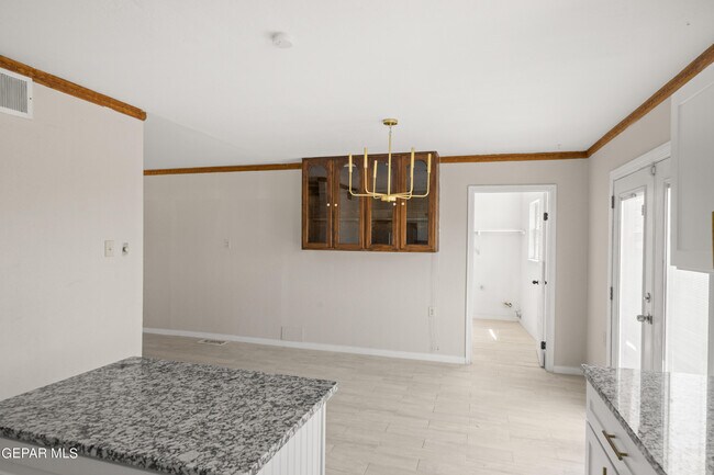 Building Photo - 4317 Larchmont Dr