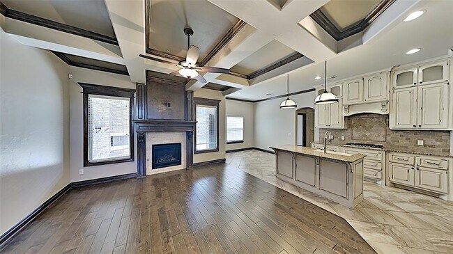 Building Photo - 5917 Grandby Rd