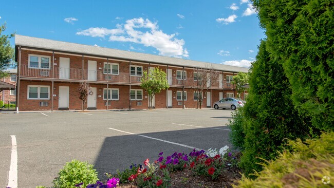 Building Photo - The Courtyards