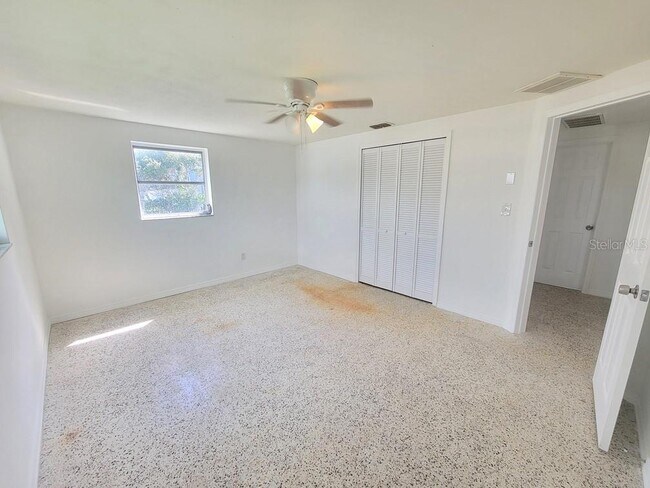 Building Photo - 13637 Maria Dr