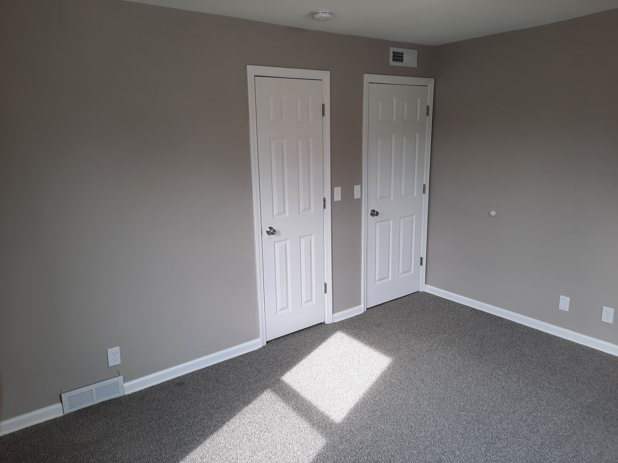 Building Photo - 2115 Main St