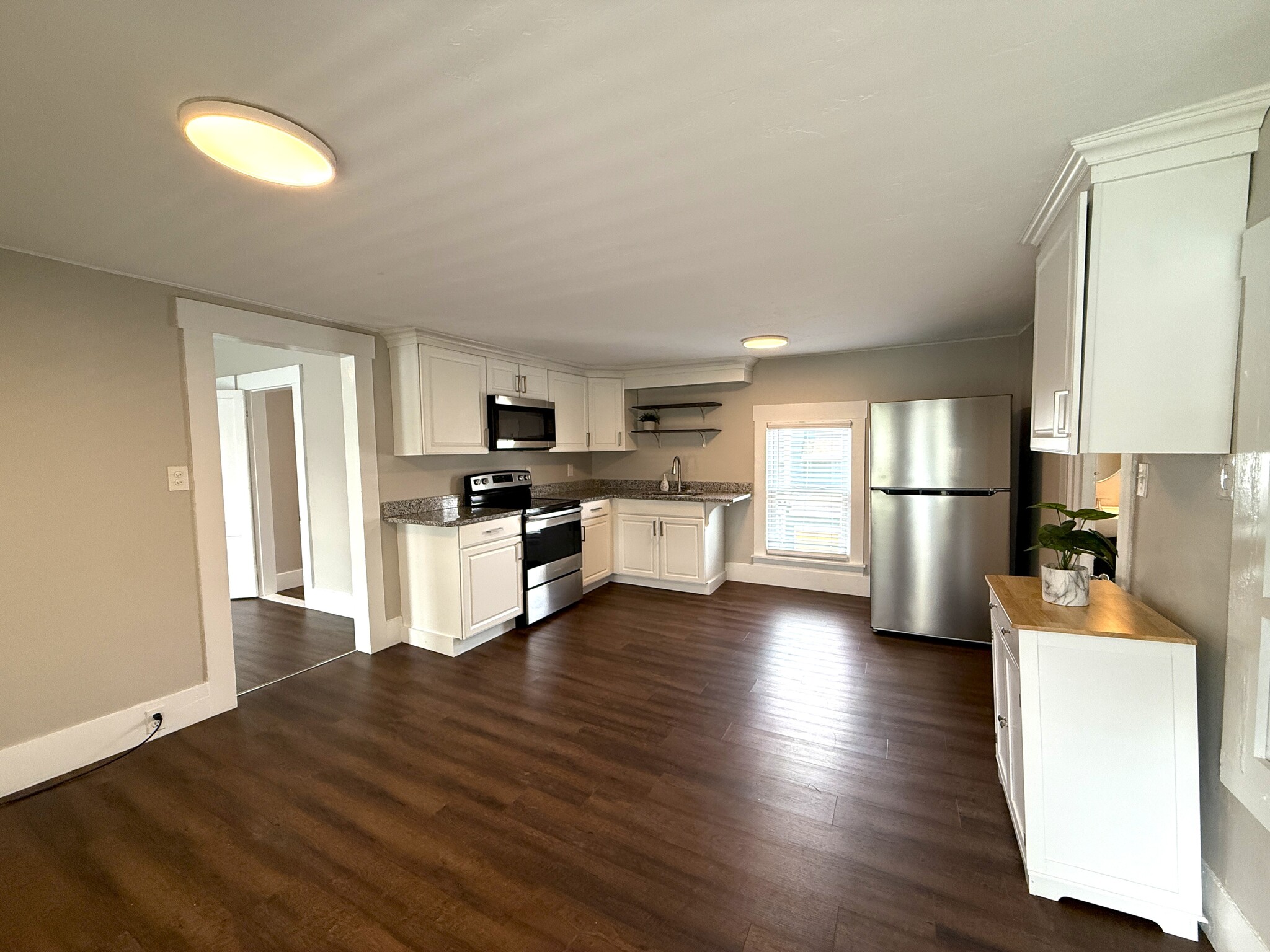 Kitchen/Dining - 111 S State St