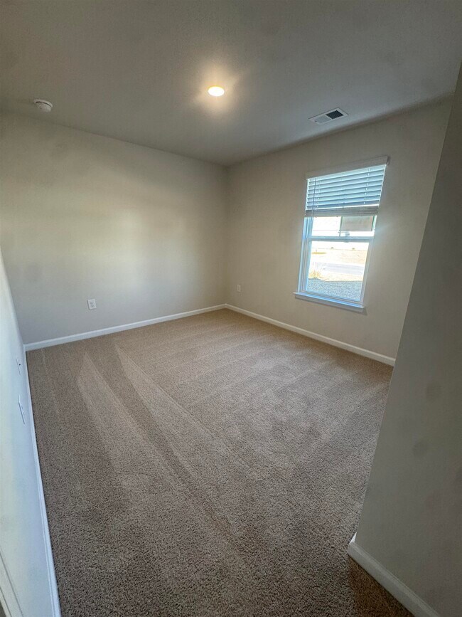 Building Photo - 390 Acosta Cir