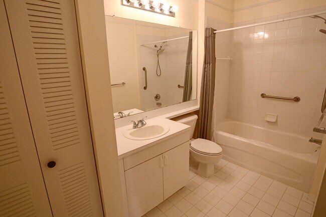 Building Photo - 520 Florida Club Blvd