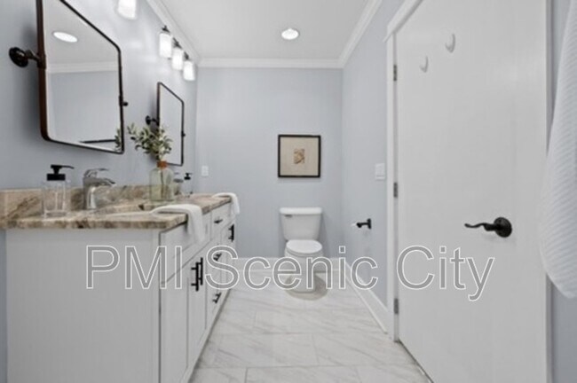 Building Photo - 3813 Pennsylvania Ave