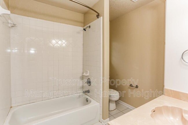 Building Photo - 4505 Vahrenkamp Dr