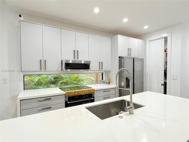 Building Photo - 8871 SW 28th St