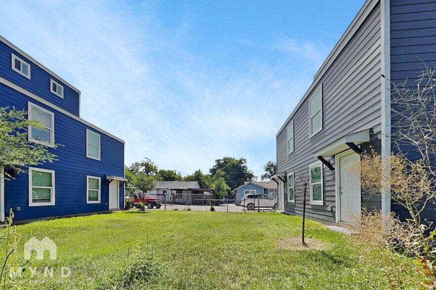 Building Photo - 3034 W Salinas