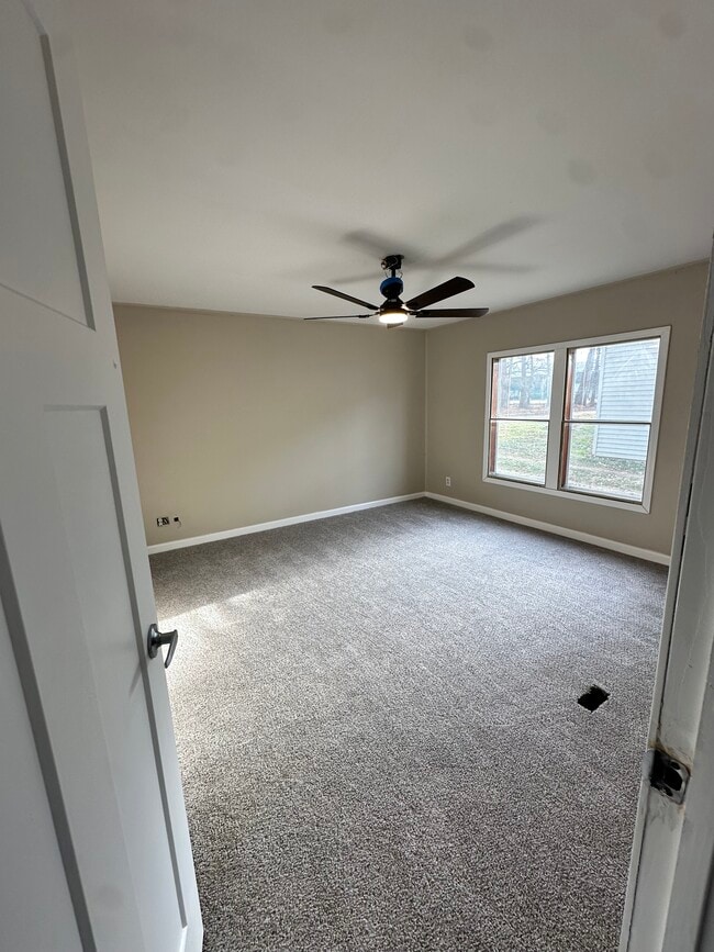 Building Photo - 822 Emison Ave