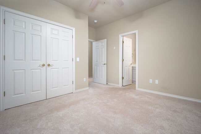 Building Photo - (5) Bed/(4.5) Bath + Study Avail NOW! Must-See Amenities!