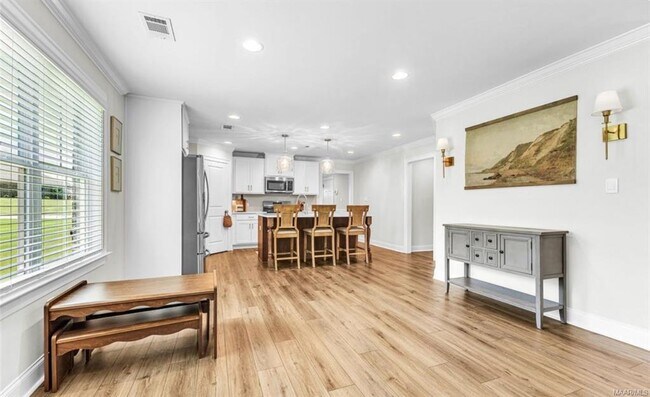 Building Photo - 253 Pedric Dr
