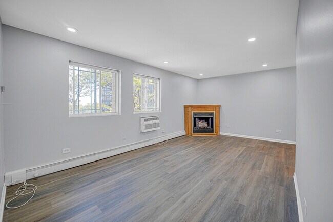 Building Photo - 5420 N Sheridan Rd