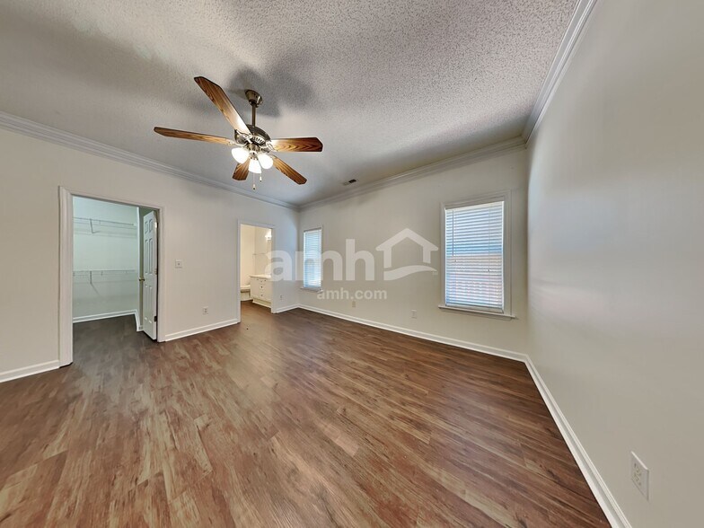 Building Photo - 5320 Sahalee Way