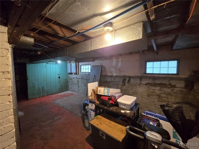 Building Photo - 693 Lasalle Ave