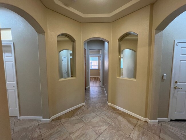 Building Photo - 4-bedroom single story located in Sylvan S...