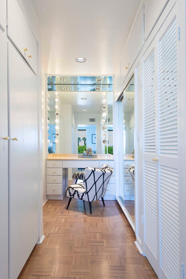 vanity - 8811 Rising Glen Pl