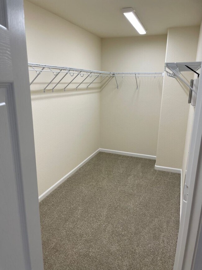 Building Photo - NICE TWO STORY HOME IN WEST ROSEVILLE